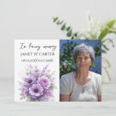 In Loving Memory Paarse Sering Bloemstuk Funeral Kaart (Staand voorkant)