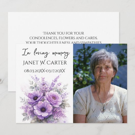 In Loving Memory Paarse Sering Bloemstuk Funeral Kaart (Voorkant / Achterkant)