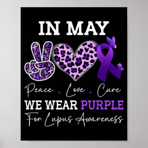 In Mei Draag Paarse Lupus Bewustzijnslint Paars Poster