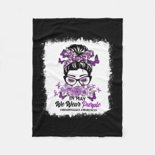 In mei Draag we Paarse Messy Bun Fibromyalgia AWar Fleece Deken