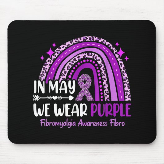 In mei Draag we Paarse regenboogfibromyalgie Aware Muismat (Voorkant)