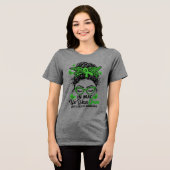 In mei dragen we een groene Tri-Blend T-shirt (Voorkant volledig)