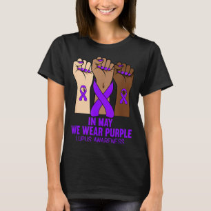 In mei dragen we paars Lupus-bewustzijn paarse maa T-shirt