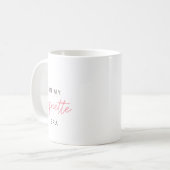 In Mijn Coquette Tijdperk ✨ Sticker Koffiemok (Voorkant links)