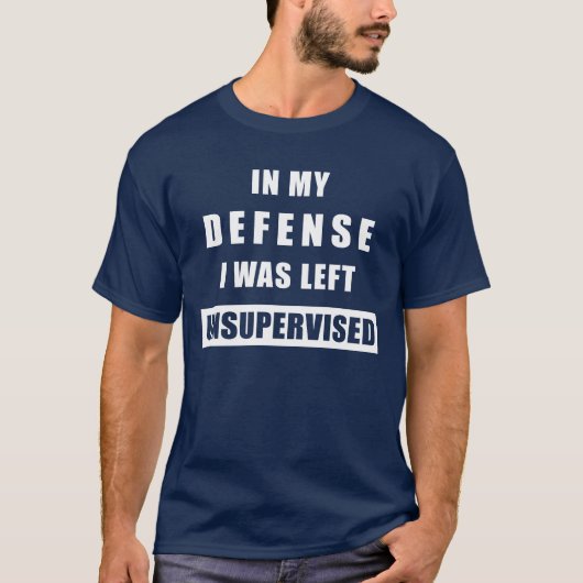 IN MIJN DEFENSIE WERD IK ONDER TOEZICHT GEBRACHT. T-SHIRT (Voorkant)