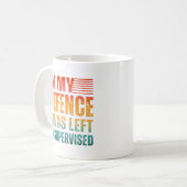 IN MIJN DEFENSIE WERD IK ONDER TOEZICHT GEHOUDEN. KOFFIEMOK (Voorkant links)