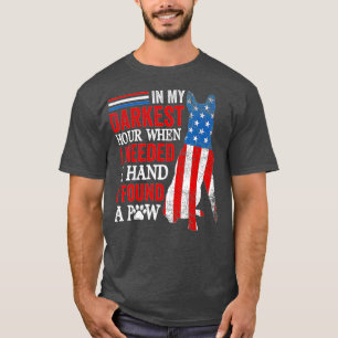 In mijn donkerste uur bereikte ik een handje om ee t-shirt