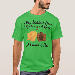 In mijn donkerste uur bereikte ik een handje om ee t-shirt