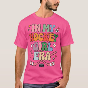 In Mijn Hockey Meisje Tijdperk Game Day Groovy Hoc T-shirt