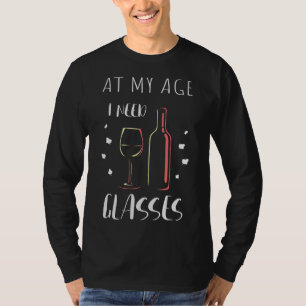 In mijn leeftijd heb ik glazen wijn nodig t-shirt