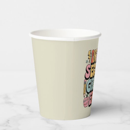 In mijn tweede klas tijdperk 2e klas leraar terug papieren bekers (Rechts)