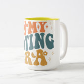 In mijn verkiezingstijd retro wavy tweekleurige koffiemok (Voorkant rechts)