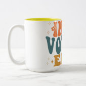 In mijn verkiezingstijd retro wavy tweekleurige koffiemok (Links)