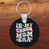 In My Cheer Mom Era Grappige Cheerleading Moederda Sleutelhanger (Voorkant)