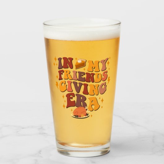 In My Friendsgiving Era Retro Glas (Voorkant gevuld)