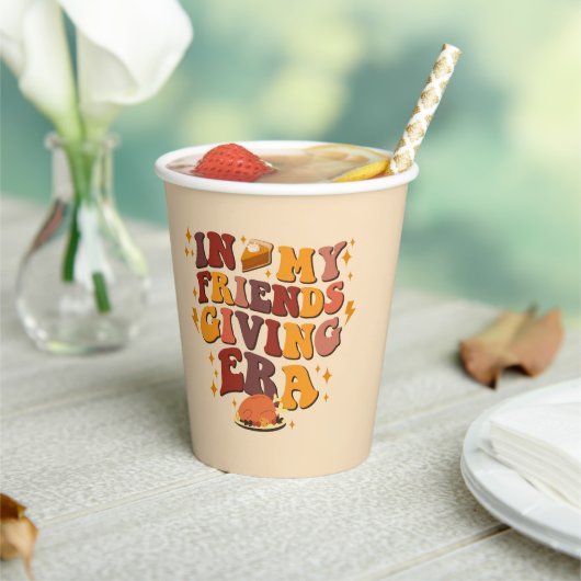 In My Friendsgiving Era Retro Papieren Bekers (Insitu)