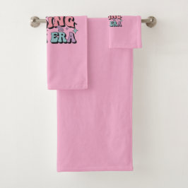 In My Horse Riding Mom Era: Mama T Shirt Mom Life Bad Handdoek