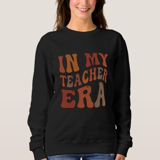 In My Teacher Era Retro Wavy Typography Trui (Voorkant)