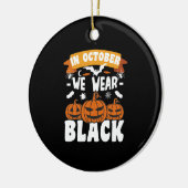 In oktober Draag we Black Funny Halloween Keramisch Ornament (Links)