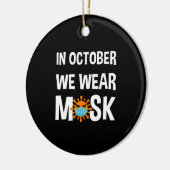 In oktober Draag we Mask Funny Halloween Costume Keramisch Ornament (Links)