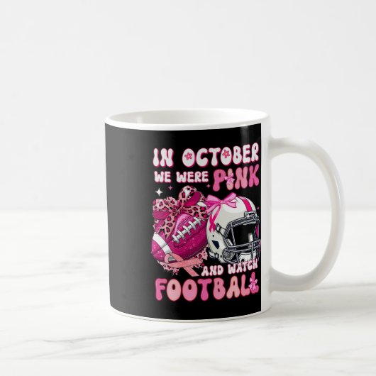 In oktober Draag we roze en keken we naar Football Koffiemok (Rechts)