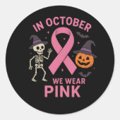 In oktober Draag we roze Halloweenborst Ronde Sticker (Voorkant)