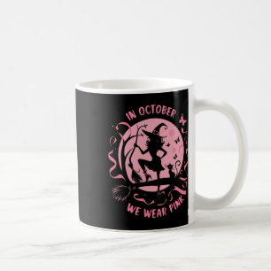 In oktober Draag we roze heks halloween breast can Koffiemok
