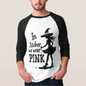 In oktober Draag we roze heksen Halloween T-shirt (Voorkant)