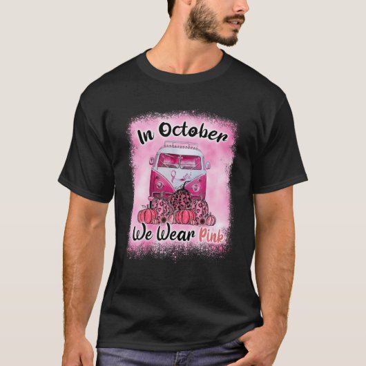 In oktober Draag we roze Hippie Bus Breast Cancer  T-shirt (Voorkant)