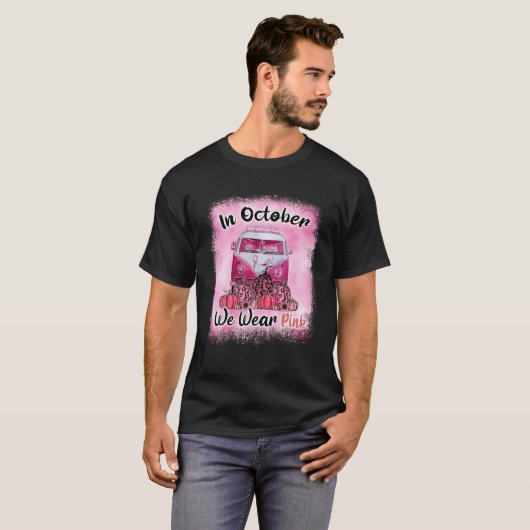 In oktober Draag we roze Hippie Bus Breast Cancer  T-shirt (Voorkant volledig)