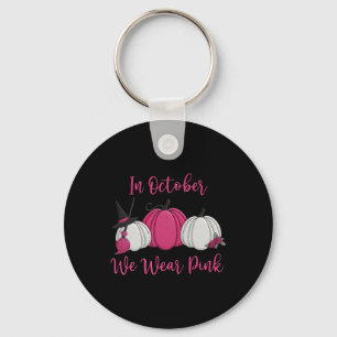 In oktober Draag we roze pompoen Halloween Breast Sleutelhanger