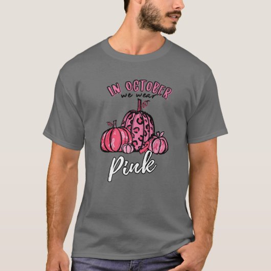 In oktober Draag we roze pompoen halloween cadeaus T-shirt (Voorkant)