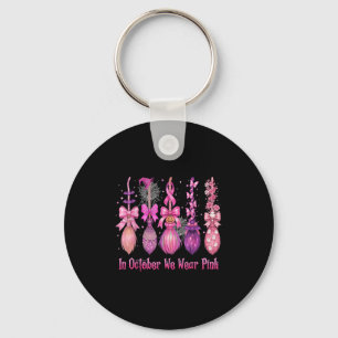 In oktober hebben we Pink Witch Broom Halloween Br Sleutelhanger