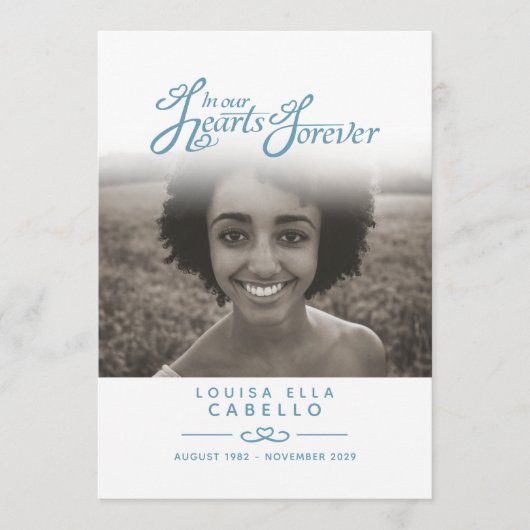 In onze harten begrafenisprogramma wit en blauw programmakaart (Voorkant)