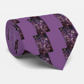  in paarse bloemen stropdas (Opgerold)
