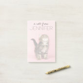  in Pink Kitten Post-it® Notes (Op bureau)