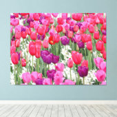  in roze bloemblaadjes canvas afdruk (Insitu (Houten vloer))