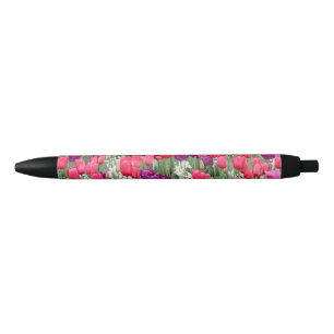 in roze bloemblaadjes zwarte inkt pen
