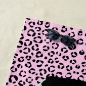  in roze dierenprint (gepersonaliseerd) strandlaken (In situ)