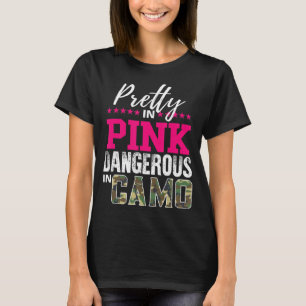  in roze gevaarlijk in camojachtmeisje t-shirt