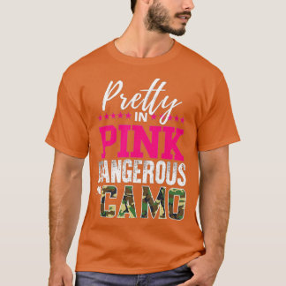  in roze gevaarlijk in camojachtmeisje t-shirt
