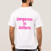  in roze... Gevaarlijk in uniform T-shirt (Achterkant)