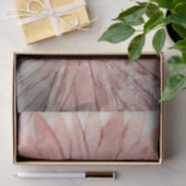 in roze tissuepapier (Geschenk)