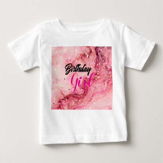 in roze verjaardagsmeisje shirt. (Voorkant)