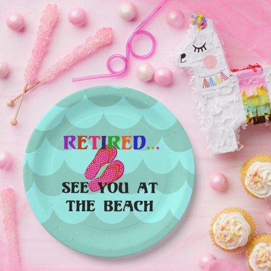 In ruste...zie je op het strand papieren bordje (Feest)