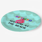 In ruste...zie je op het strand papieren bordje (Gekanteld)