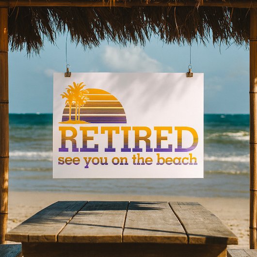 In ruste zie je op het strand Poster