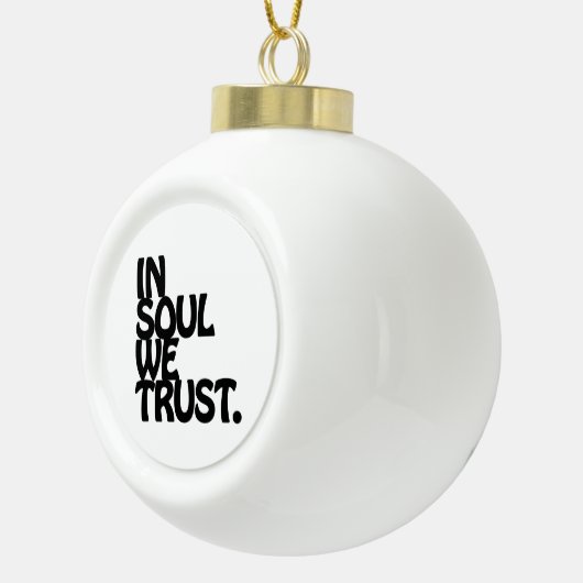 In Soul vertrouwen we. Keramische Bal Ornament (Rechts)