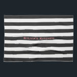 In te stellen STRIPES zwart met naam Theedoek<br><div class="desc">Horizontale strepen tegen wit. De witte lijnen kunnen worden verkleurd - voel vrij om met de achtergrondkleur aan creëer nieuwe gevolgen te spelen! Uw eigen tekst/naam kan op alle manieren worden gewijzigd.</div>