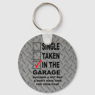 IN THE GARAGE BUILDING A HOT ROD SLEUTELHANGER